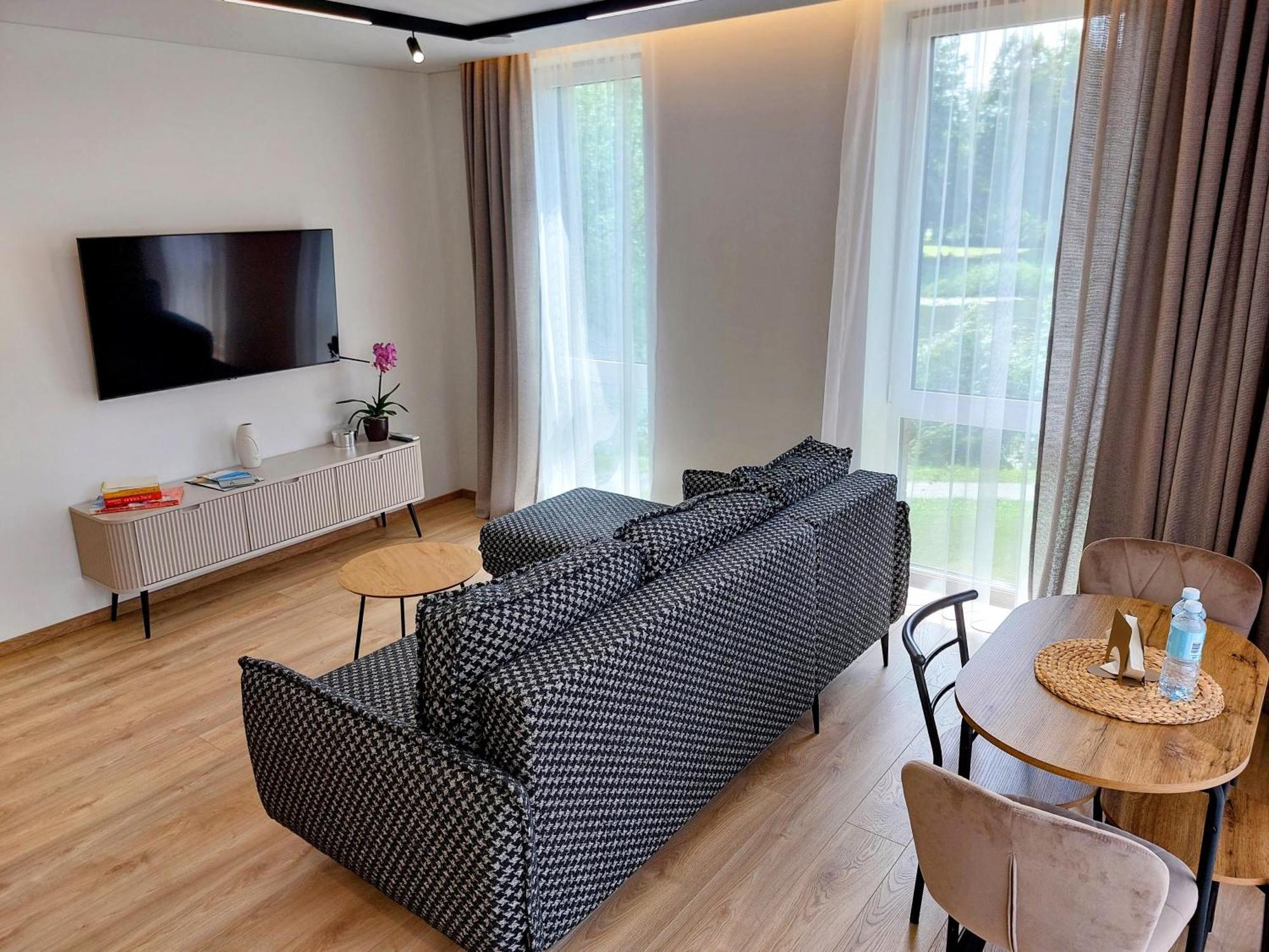 M18 Waterside Park Apartments, Self Check-in, Free Parking, Wi-fi *